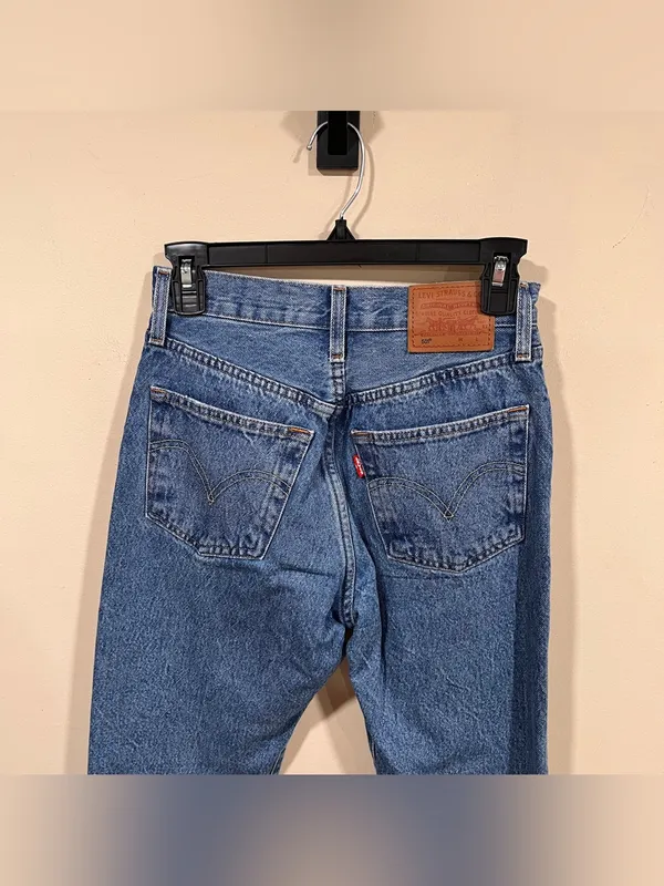 Levi’s 501 straight Women’s Blue Denim Jeans W25 L26 high waisted EUC raw hem - Image 6