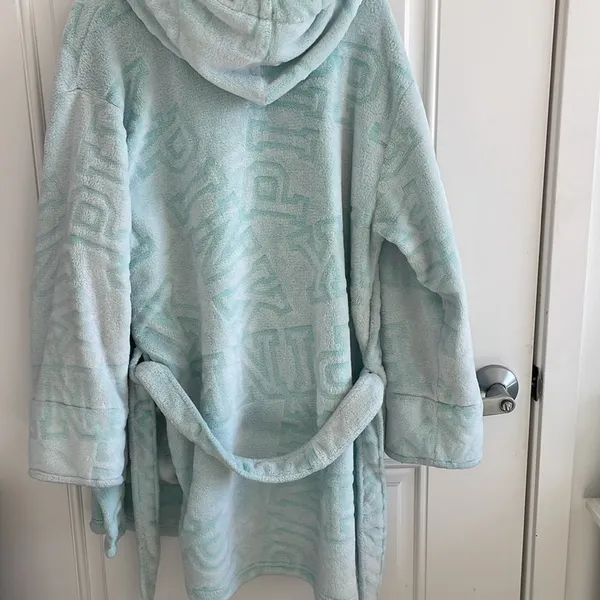 PINK Victoria’s Secret Women’s Light Blue Robe w/ White Fluffy Hood - Size M/L - Image 5