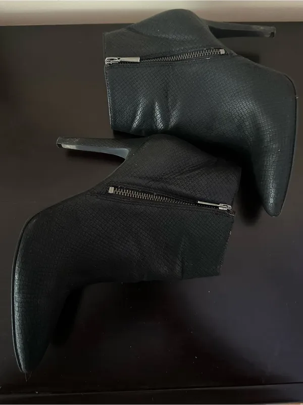 BP Black Pointed Stiletto Ankle Booties- Sleek Textured Design - Image 5