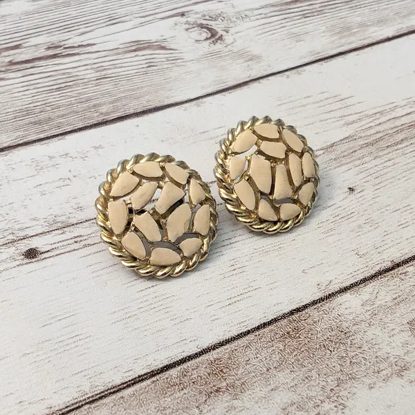 Vintage Clip On Earrings - Cream & Gold Tone Fancy Design - Image 3