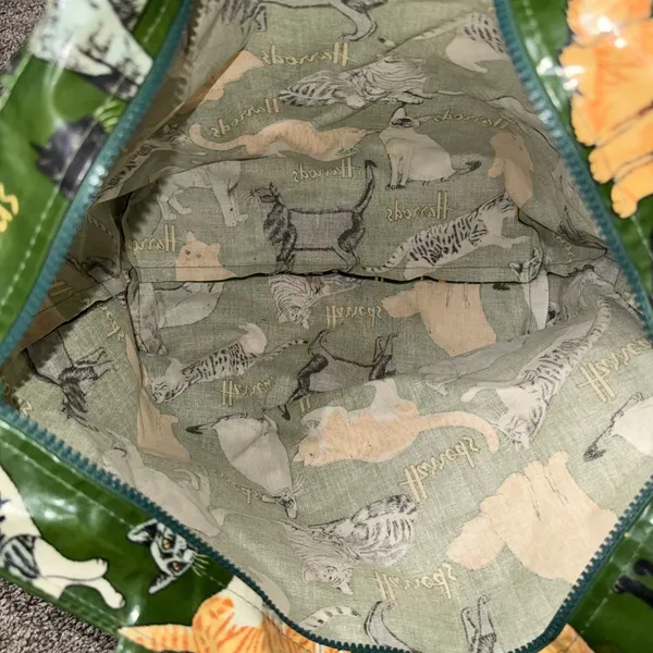 Harrods Tote Bag Womens Large Green Cat Print PVC Coated Excellent Zip Top - Image 4