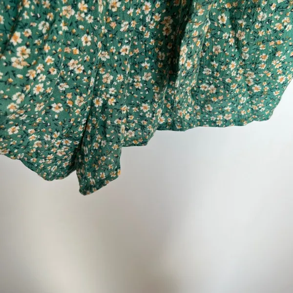 American‎ Eagle Green Floral Romper Smocked Back Tie Waist Short Sleeve Medium - Image 3