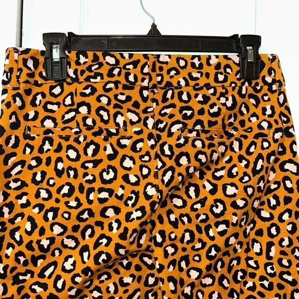Old Navy Ankle Length Leopard Print Pants(Size 6) - Image 8