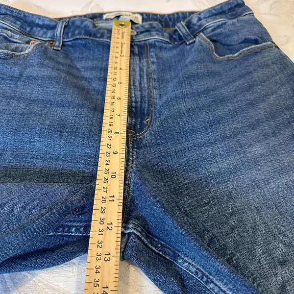 Abercrombie & Fitch Size 32/14 The Mom Hi Rise Curve Love‎ Distressed Denim Jeans - Image 4