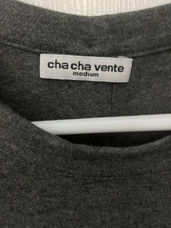 cha cha vente size medium grey short sleeve top - Image 5