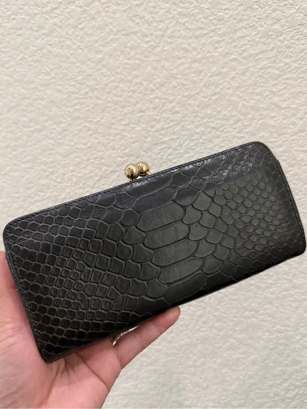 Vintage HOBO International Black Embossed Croc Leather Kiss-lock Clutch Wallet - Image 3