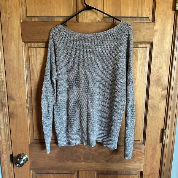 American Eagle Outfitters Gray V-Neck Knit Sweater Size Medium - Image 5
