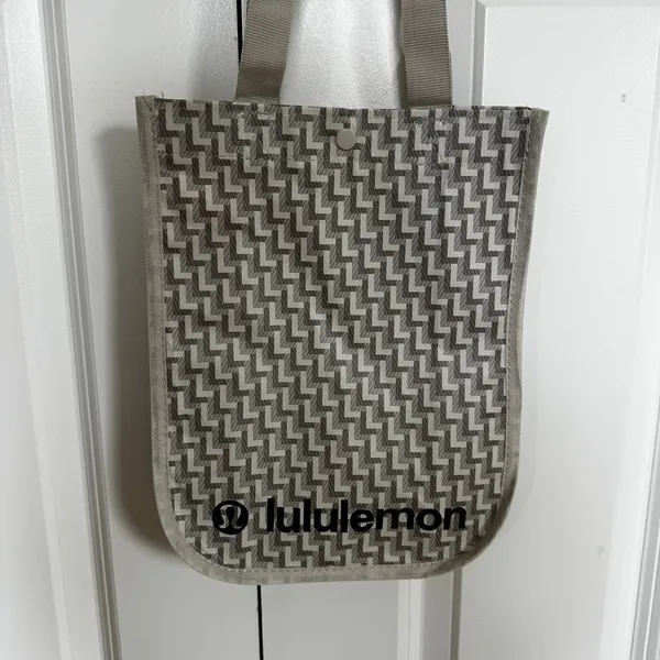 Lululemon Reusable Shopping Gift Bag Small Tote Brown Gray Logo New Lunch bag - Image 3
