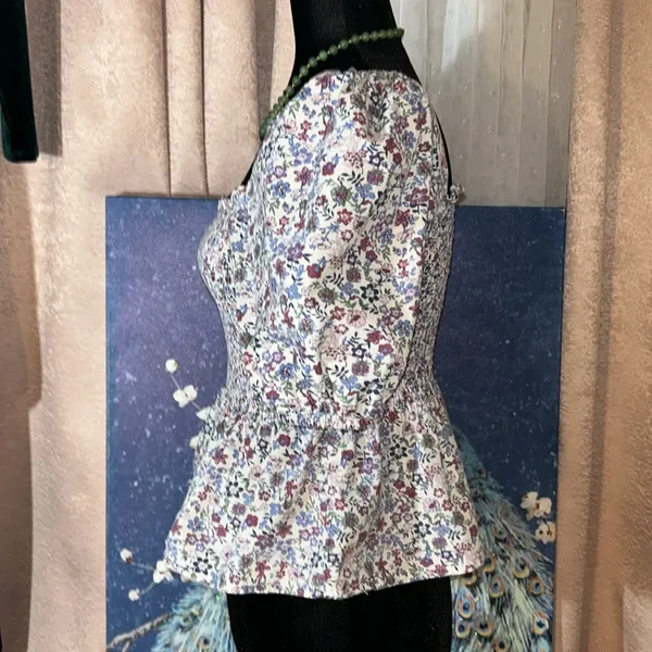 Size M Floral Cropped Blouse - Image 4