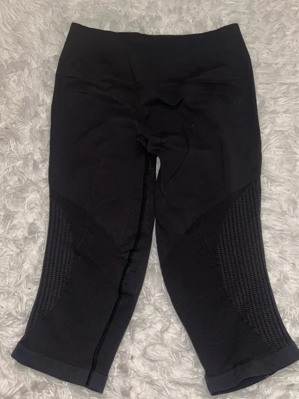 Lululemon In the Flow black seamless cropped leggings woman’s 10 compression - Image 3