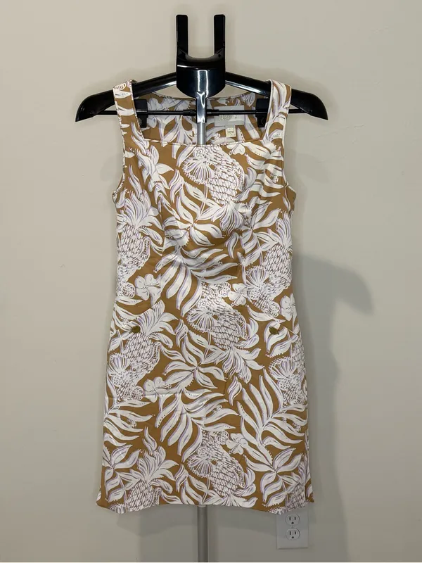 Lilly Pulitzer Tan Dress with White Tropical Floral Print NWOT - Image 2