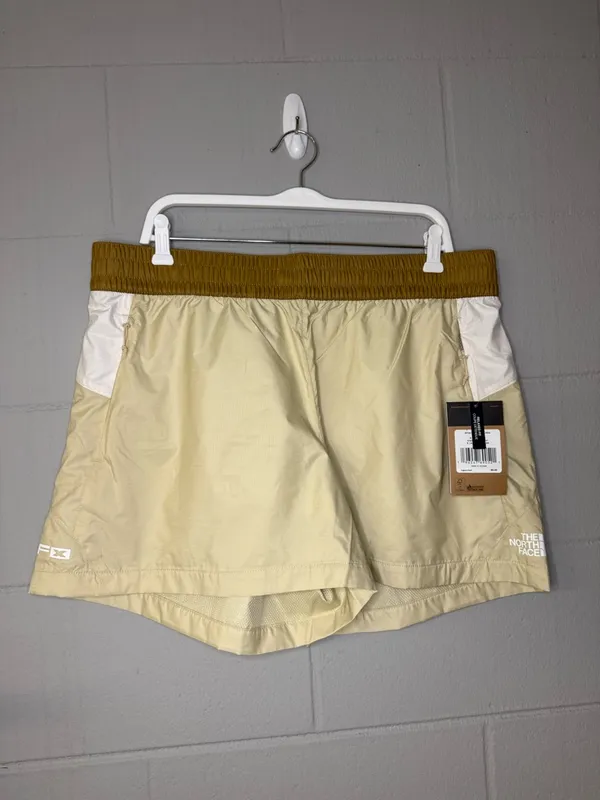 NWT The North Face TNF X Short in Gravel/Gardenia White Women’s Size XL Shorts - Image 3