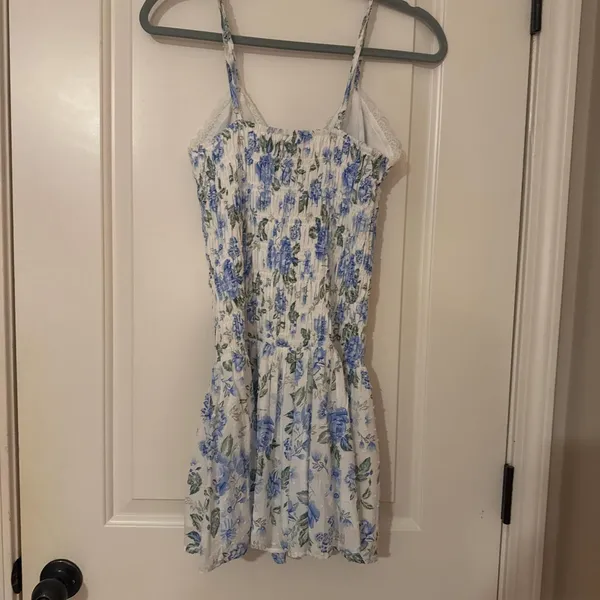 White and blue floral dress - Image 3