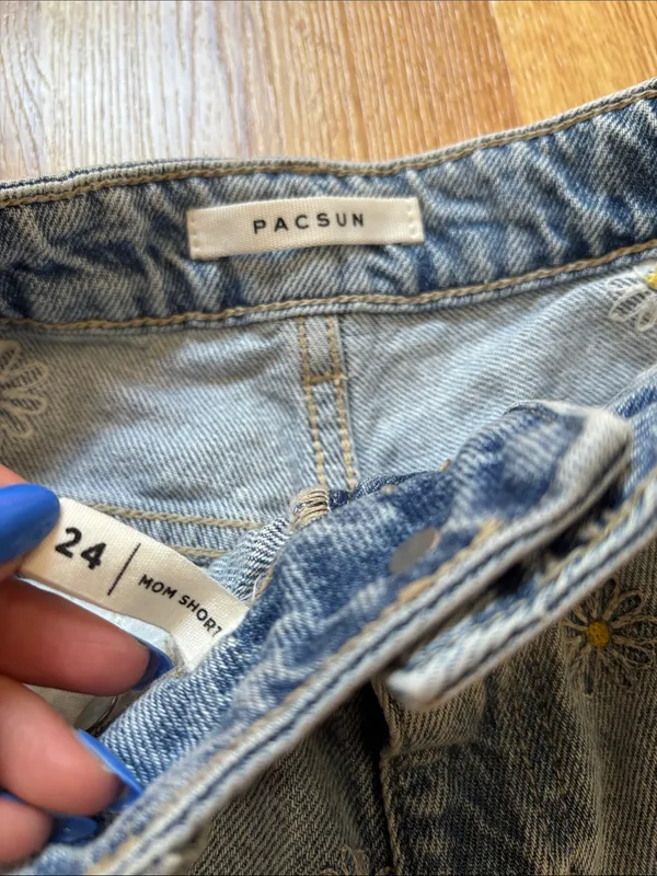 PacSun Light Blue Daisy Embroidered Denim Mom Shorts - Image 2