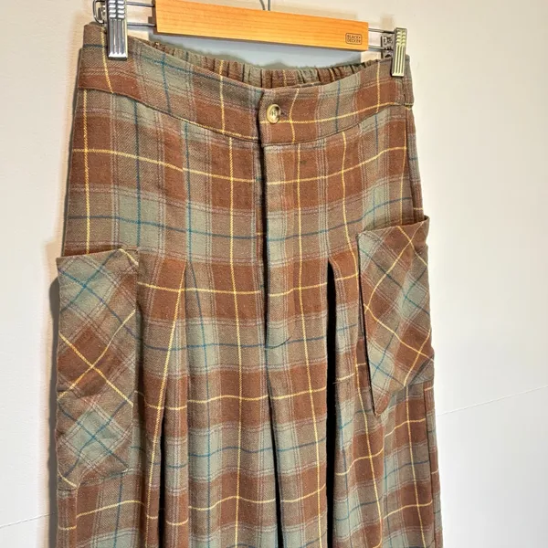 Blakeley Brown Plaid Cropped Wide Leg Cargo Pant - size Small/Medium - Image 2