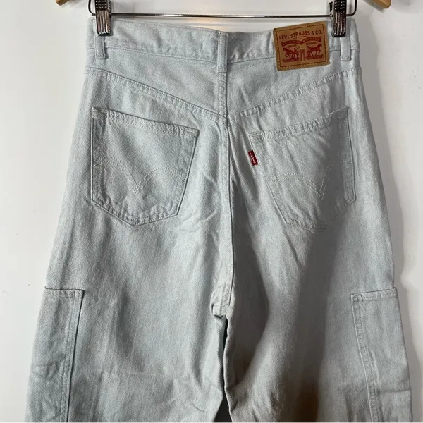 Levi’s High Rise Wide Leg Crop Utility Light‎ Wash Jeans Size 27 - Image 3