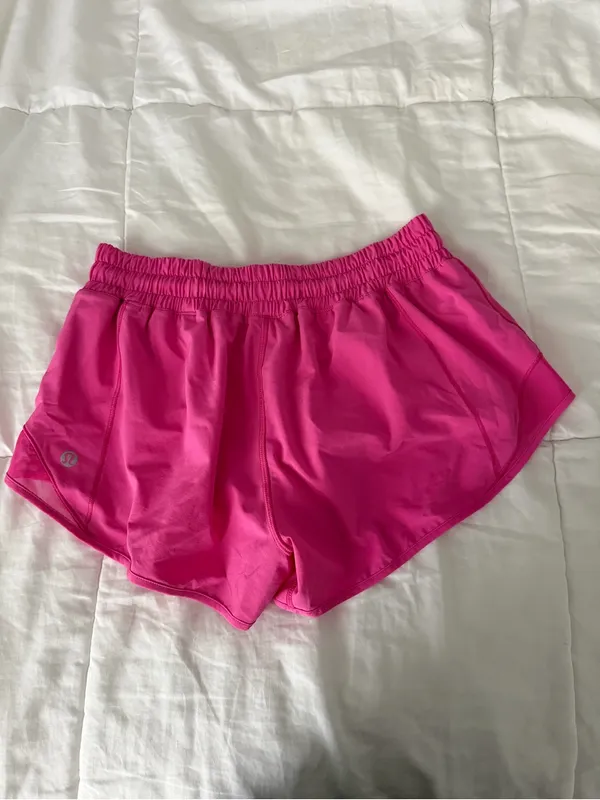 lululemon sonic pink hotty hot 2.5 shorts - Image 2