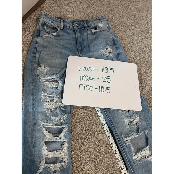 American Eagle Light Wash Distressed Mom Jeans High Rise Size 4 Short - Image 6
