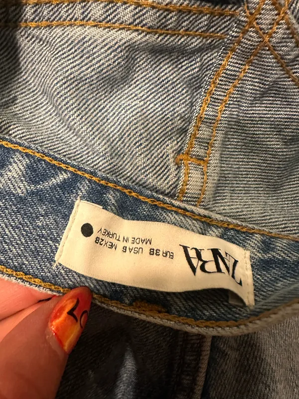 ZARA High-Waisted Distressed Jeans - Image 3