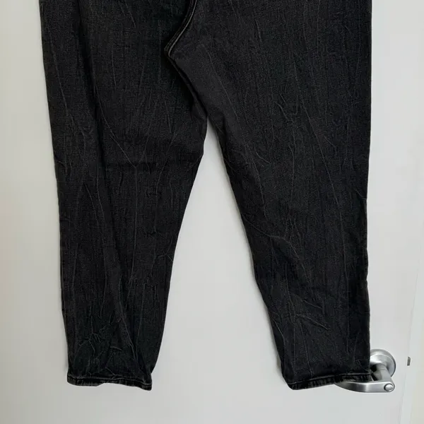 Abercrombie & Fitch Curve The Mom High Rise Jeans in a Black Faded‎ Acid Wash 14 - Image 7