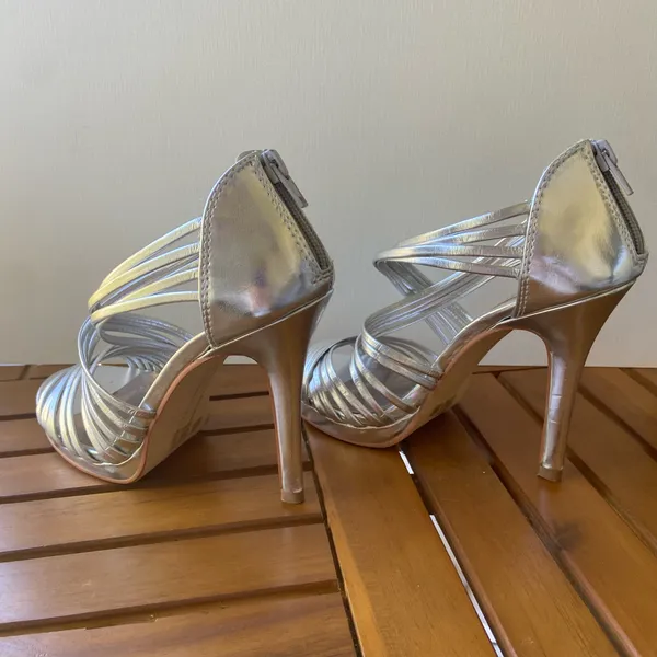 CHINESE LAUNDRY Silver Strappy Platform Heels 6.5  - Image 5