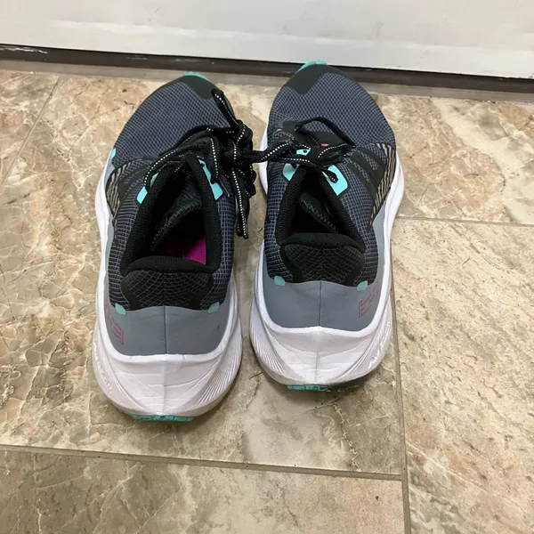 Nike Air Zoom Winflo 7 Sneaker IN black and blue - Image 2