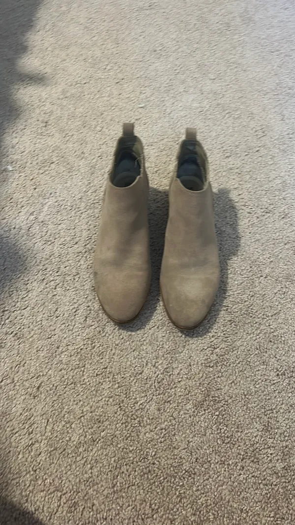 Michael Kors Tan Suede ankle boot - Image 2