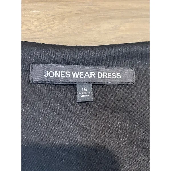 Jones Wear Dress Size 16 Black White Leaf Print V‑Neck Cap Sleeve Flowy - Image 2