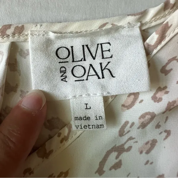 Olive and Oak leopard print top Large ivory cream pink round neck - Image 5