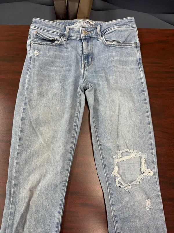 Levi’s 711 Skinny Jeans Size 28 - Image 2