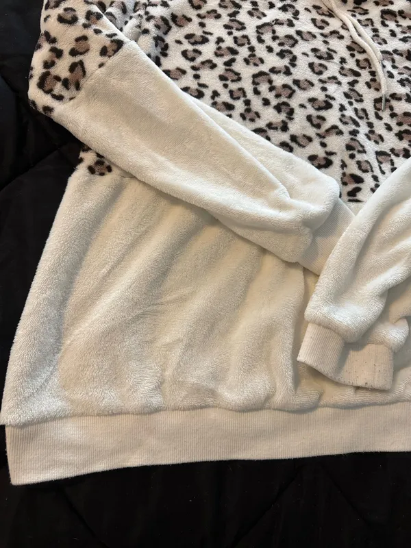 {SHEIN} Cozy Fuzzy Sherpa Leopard Cheetah Print Hoodie Pullover - Image 4