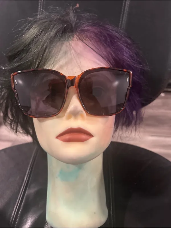Tortoiseshell Oversized Women’s Sunglasses - Image 3