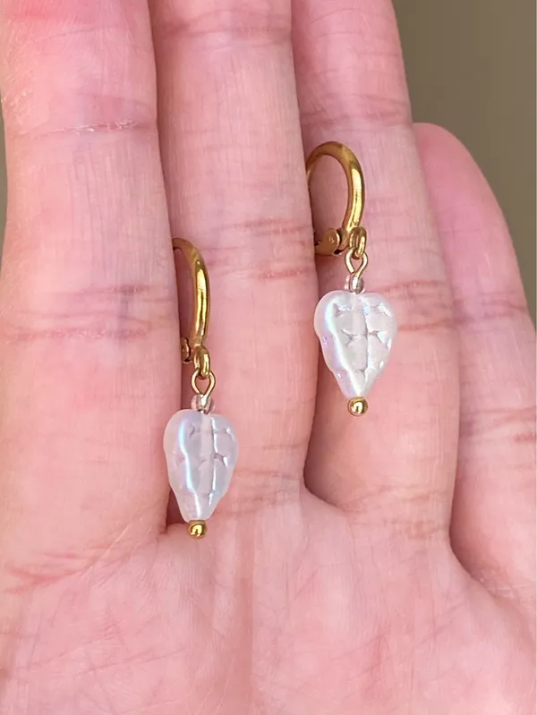 Handmade fairy cottage dainty simple Czech glass leaf dangle earrings🍃🩵 - Image 6