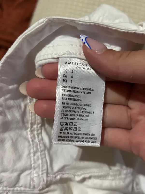 American Eagle Outfitters white cargo shorts  - Image 4