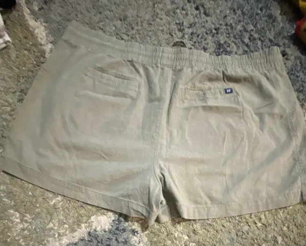 GAP Plus size hunter green shorts  - Image 3