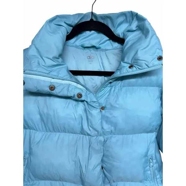 Aloha Island Alo Yoga Gold Rush Puffer Jacket‎ Chalk Blue Women's Size XS - Image 3