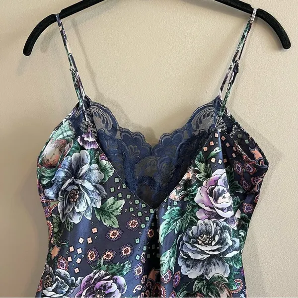 ✨ Vintage Gold Label Victoria’s‎ Secret Blue Lace Floral Satin Slip Small - Image 6