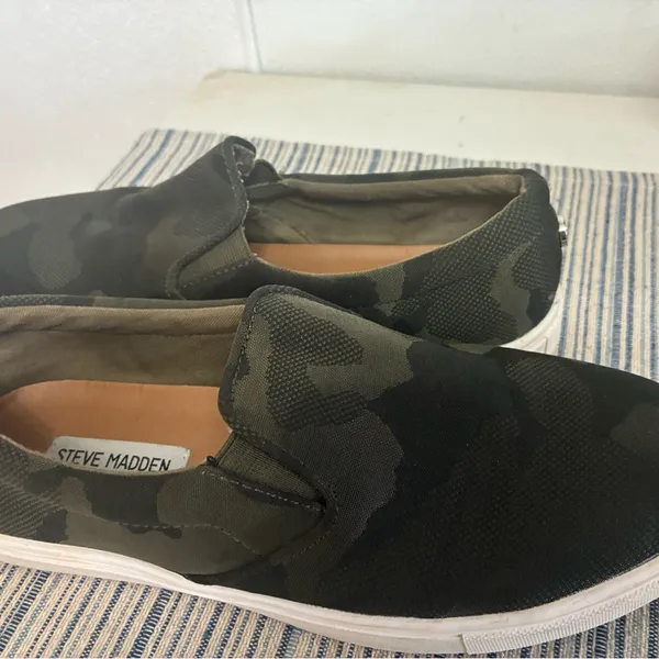 Steve Madden Womens Camouflage Slip-On Sneakers - Green 9M - Image 3