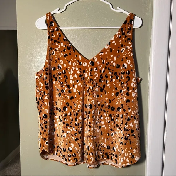 Loft Women's Size Medium Sleeveless V-Neck Top‎ Velour Velvet Tan Animal Print - Image 4