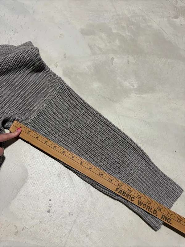 Abercrombie & fitch Cropped V-Neck knit Sweater grey taupe large - Image 3