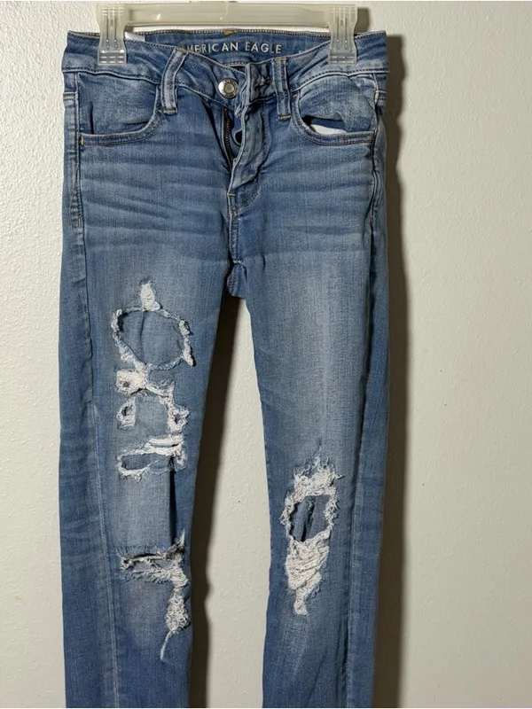 American Eagle Women's Distressed Light Blue Stretch Jegging Jeans‎ size 4 S - Image 2