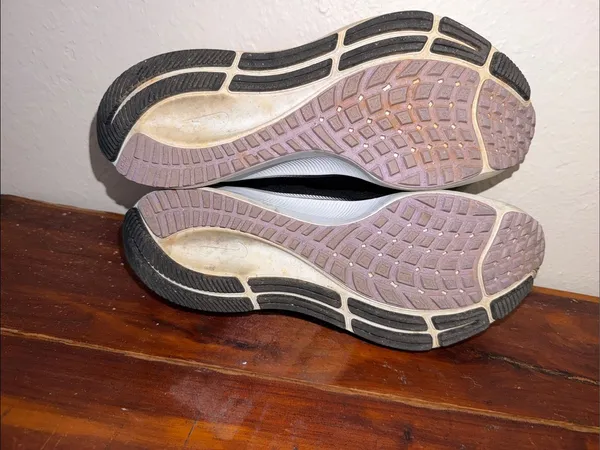 Nike Air Zoom Pegasus 38 Women's Size 9.5 - Image 9