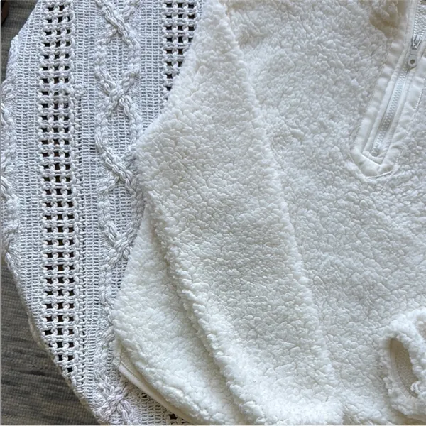 Wallflower Cozy White Sherpa Half - Image 6