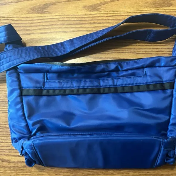 Lug Trooper Large 13.5” Travel Bag Purse Blue and Black w/ Adjustable Strap NWOT - Image 3