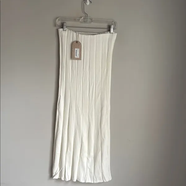 NEW Meshki White Jasmyn Wide Ribbed Flute Skirt in White Medium - Image 2