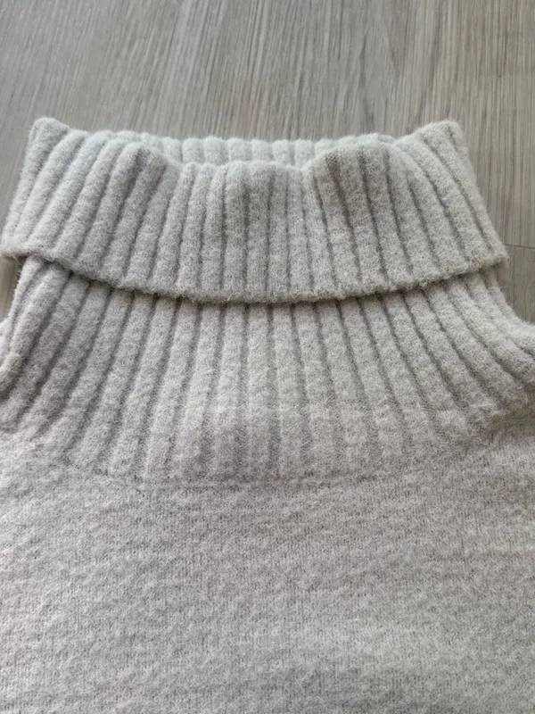 Calvin Klein Jeans Cream Turtleneck Sweater - Image 3