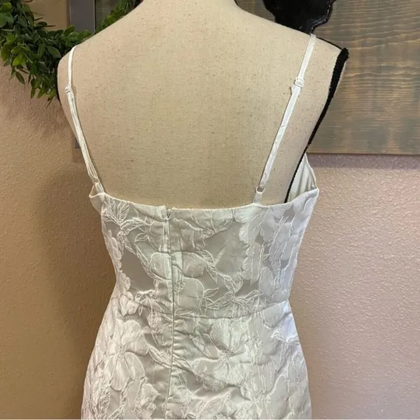 NWOT Lulus White Floral Jacquard Sleeveless Midi Dress - Image 7