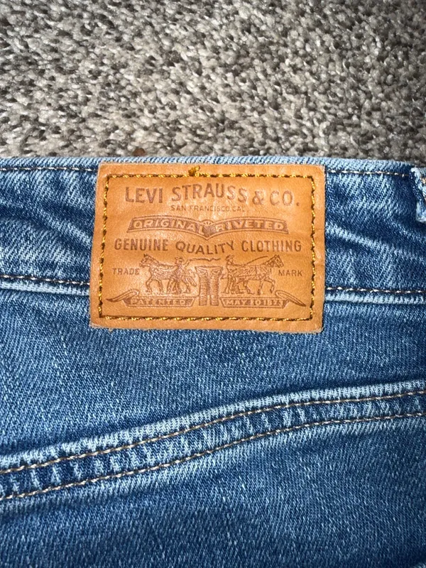 Levi's 721 High Rise Skinny Jeans, Size 26, Distressed Blue - Image 4
