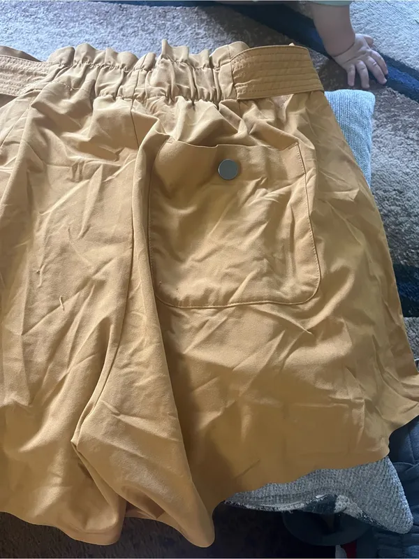 Athleta Golden Mustard High-Waist Pleated Women's Shorts - Image 9