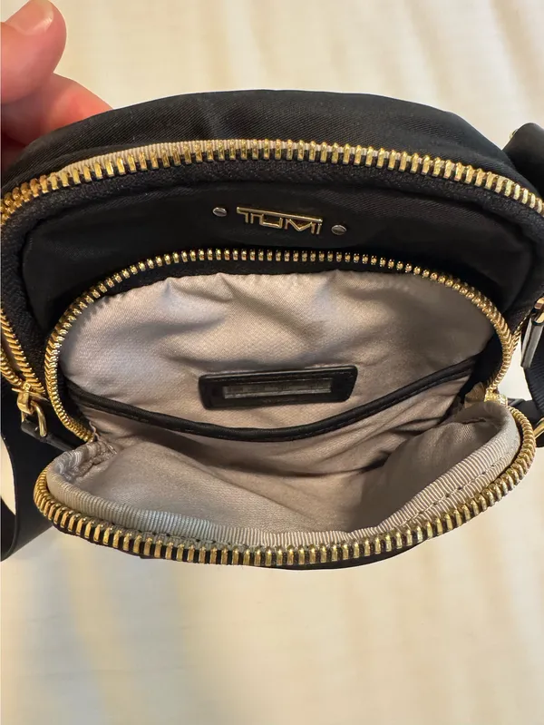 Tumi Ruma Crossbody Bag Black - Image 4